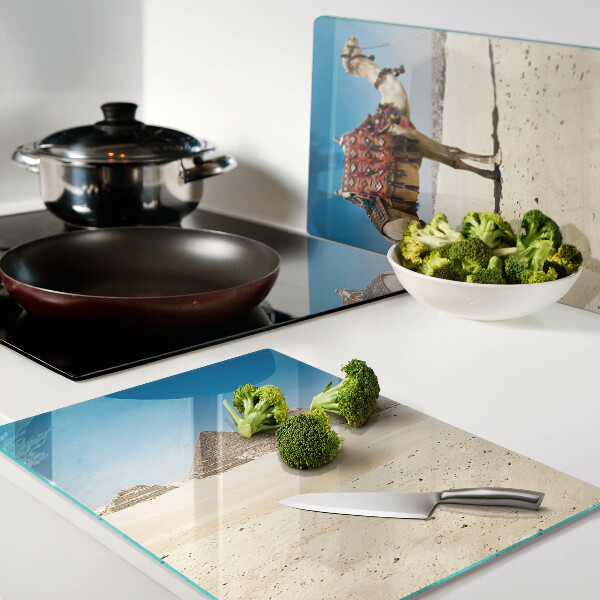 Tabla de cortar Pirámides y un camello en el desierto