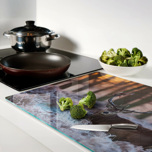 Tabla de cocina Ciervos en el bosque de invierno