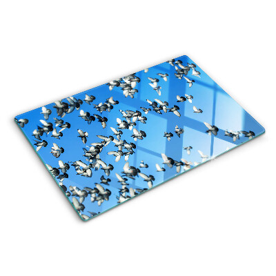 Tabla de cortar Palomas volando en el cielo