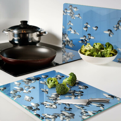 Tabla de cortar Palomas volando en el cielo