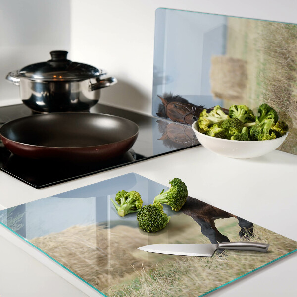 Tabla para cortar Un caballo en el prado