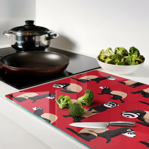 Tabla para cortar Hurones sobre un fondo rojo