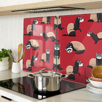 Tabla para cortar Hurones sobre un fondo rojo