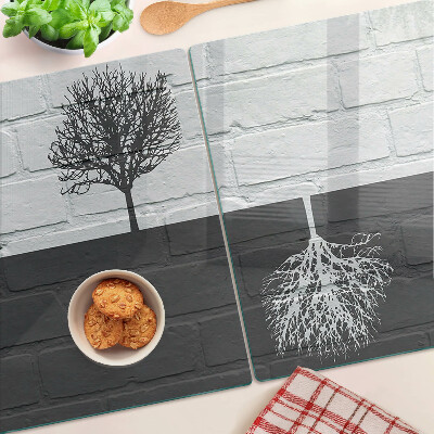 Tabla de cocina Un árbol sobre un fondo de ladrillos.