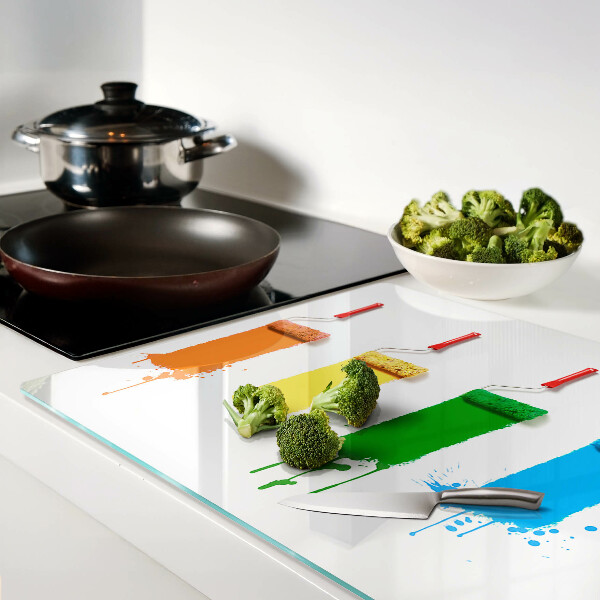 Tabla de cocina Un arcoíris de pinturas en pinceles.