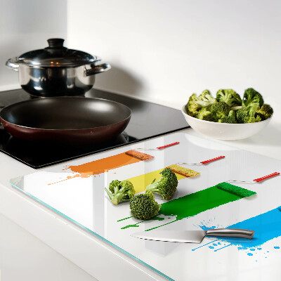 Tabla de cocina Un arcoíris de pinturas en pinceles.