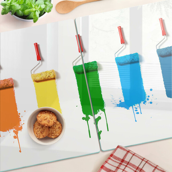 Tabla de cocina Un arcoíris de pinturas en pinceles.