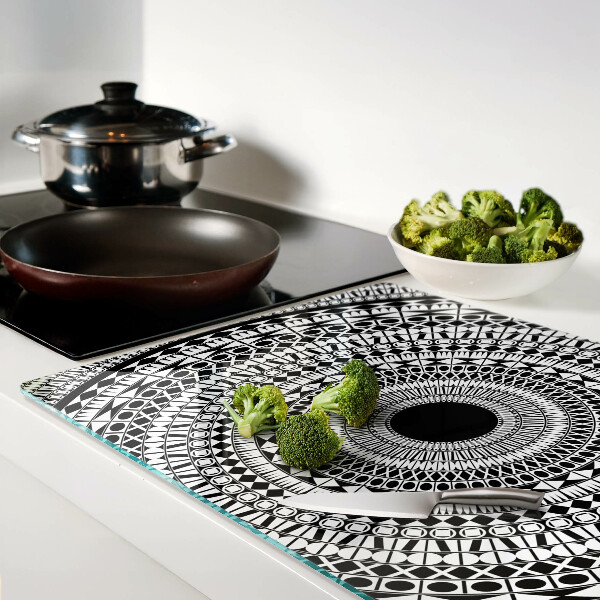 Tabla de cortar Mandala en tonos blanco y negro