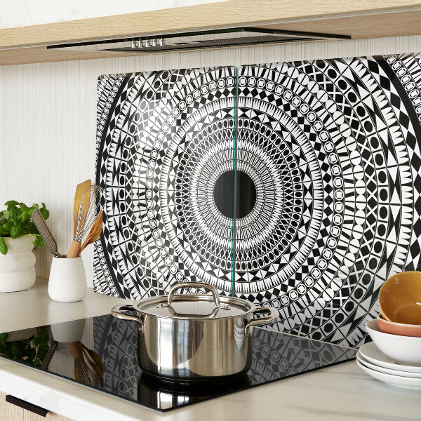 Tabla de cortar Mandala en tonos blanco y negro