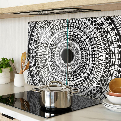 Tabla de cortar Mandala en tonos blanco y negro
