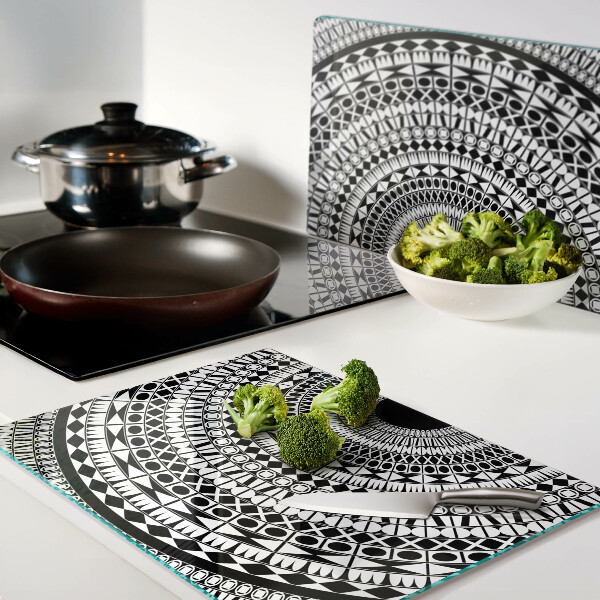 Tabla de cortar Mandala en tonos blanco y negro