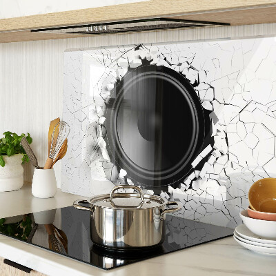 Tabla de cortar de cristal Orador en una pared rota