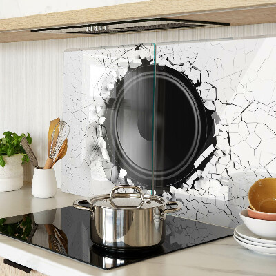 Tabla de cortar de cristal Orador en una pared rota