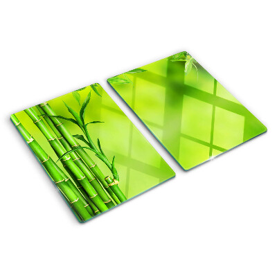 Tabla de cortar Bambú sobre un fondo verde