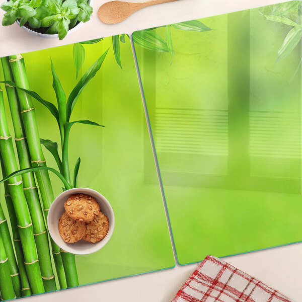 Tabla de cortar Bambú sobre un fondo verde