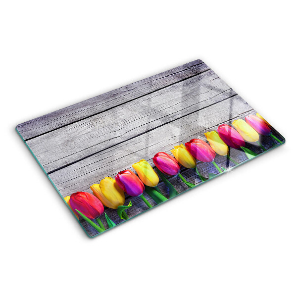 Tabla para cortar Tulipanes sobre un fondo de madera