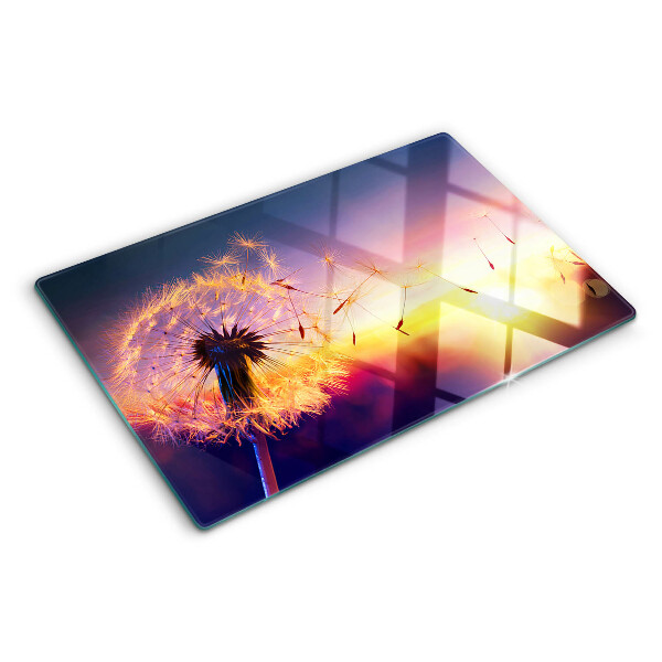 Tabla para cortar Dientes de león contra el fondo del atardecer