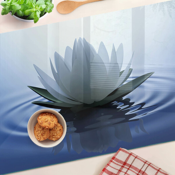 Tabla de cortar Nenúfar sobre el fondo del agua