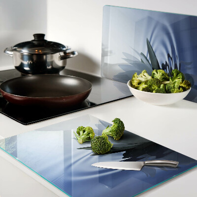 Tabla de cortar Nenúfar sobre el fondo del agua