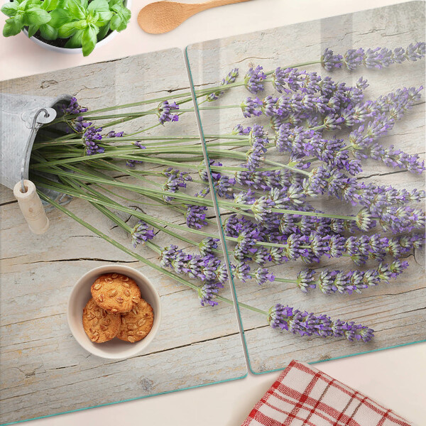 Tabla de cortar de cristal Lavanda en una maceta sobre un fondo de madera