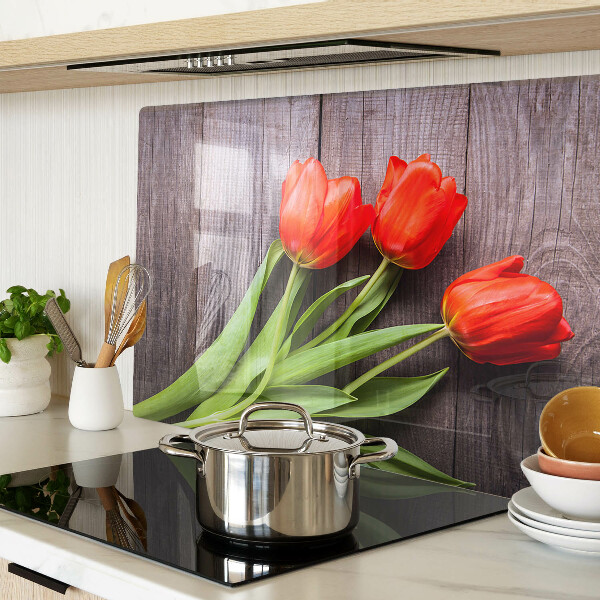 Tabla de cortar Tulipanes sobre un fondo de madera