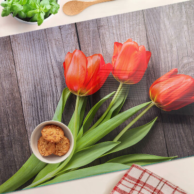 Tabla de cortar Tulipanes sobre un fondo de madera