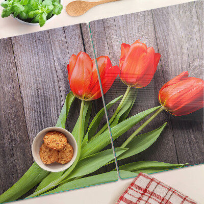 Tabla de cortar Tulipanes sobre un fondo de madera
