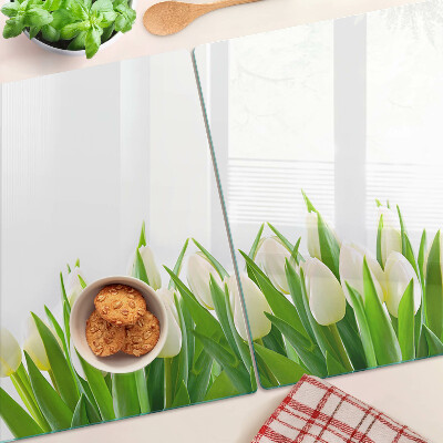 Tabla para cortar Tulipanes en la hierba verde