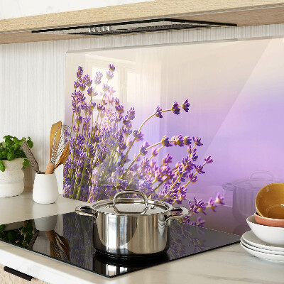 Tabla de cocina Flores de lavanda en la ventana.