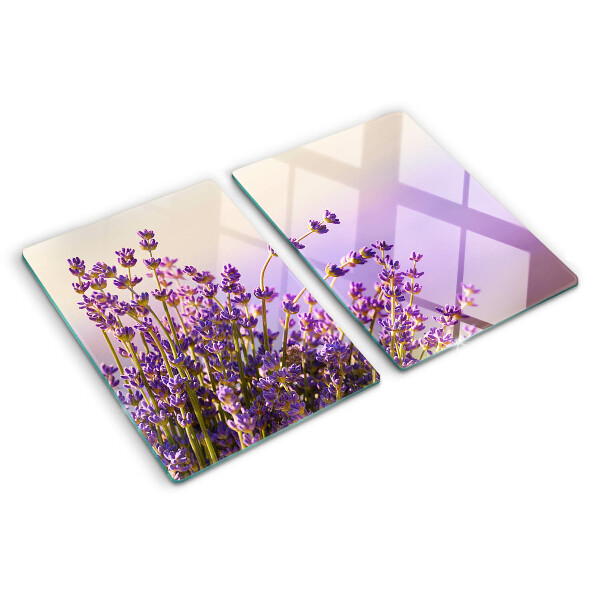 Tabla de cocina Flores de lavanda en la ventana.