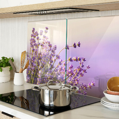 Tabla de cocina Flores de lavanda en la ventana.