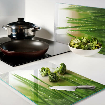 Tabla de cortar Hierba con gotas de agua
