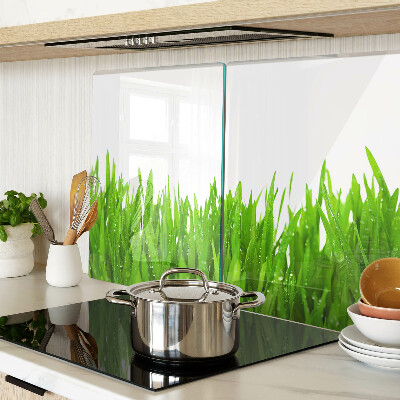 Tabla para cortar Hierba verde con gotas de agua