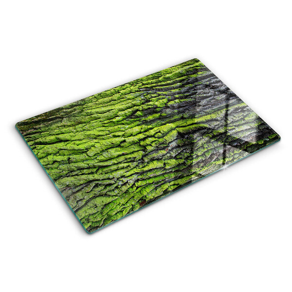 Tabla para cortar corteza de árbol verde