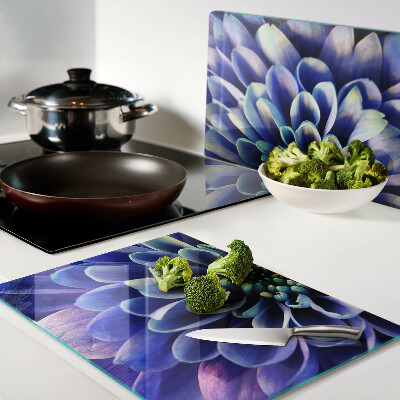 Tabla para cortar flor de dalia azul