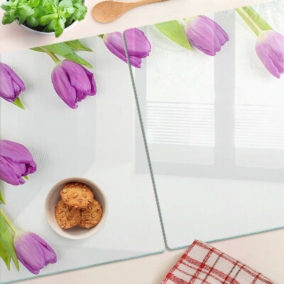 Tabla para cortar Tulipanes sobre fondo blanco