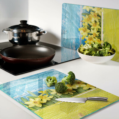 Tabla de cocina Flores de narciso contra el cielo