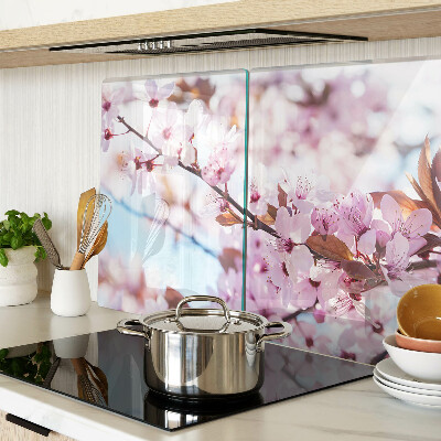 Tabla de cortar de cristal Flores de cerezo sobre un fondo azul