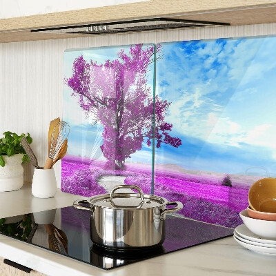 Tabla de cocina Un árbol morado contra el cielo.
