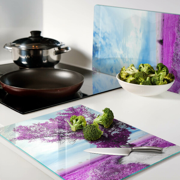 Tabla de cocina Un árbol morado contra el cielo.