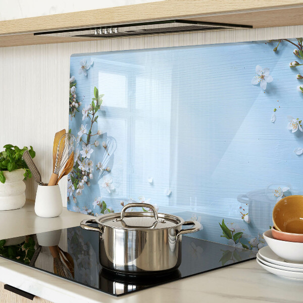 Tabla de cortar de cristal Patrón floral sobre fondo azul.