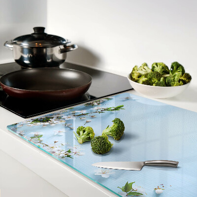 Tabla de cortar de cristal Patrón floral sobre fondo azul.