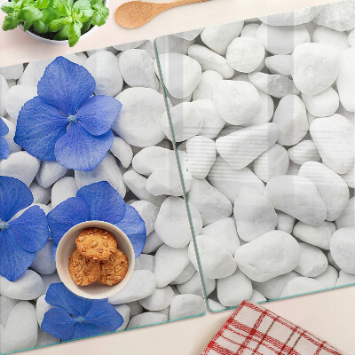 Tabla de cocina Flores azules sobre piedras blancas