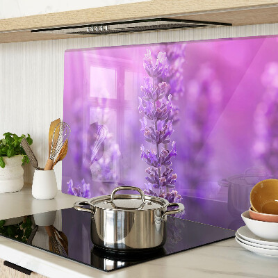 Tabla de cortar de cristal Flores de lavanda sobre un fondo morado.