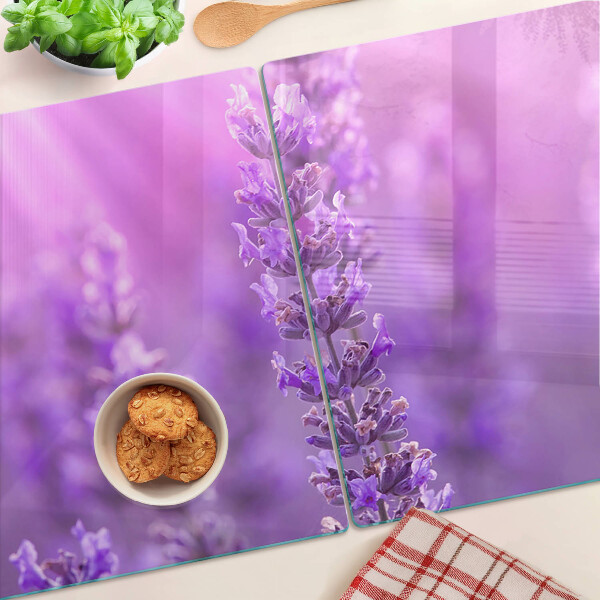 Tabla de cortar de cristal Flores de lavanda sobre un fondo morado.