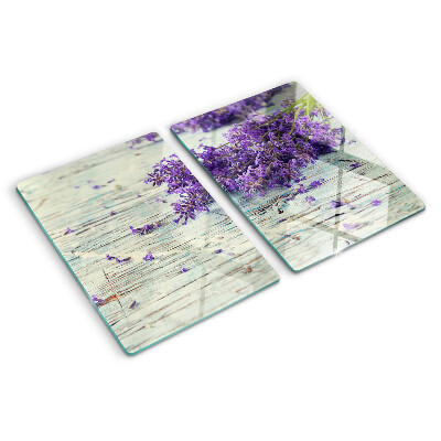 Tabla de cortar Lavanda sobre un fondo de madera