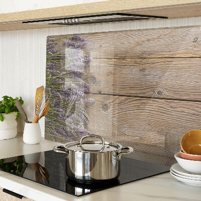 Tabla de cocina Lavanda sobre un fondo de madera