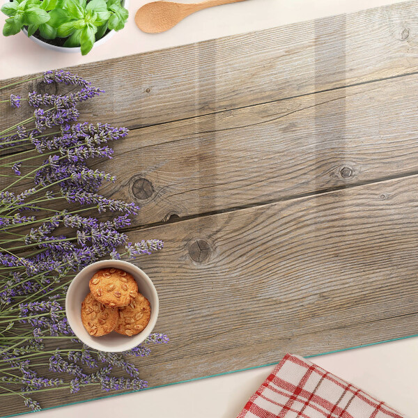 Tabla de cocina Lavanda sobre un fondo de madera
