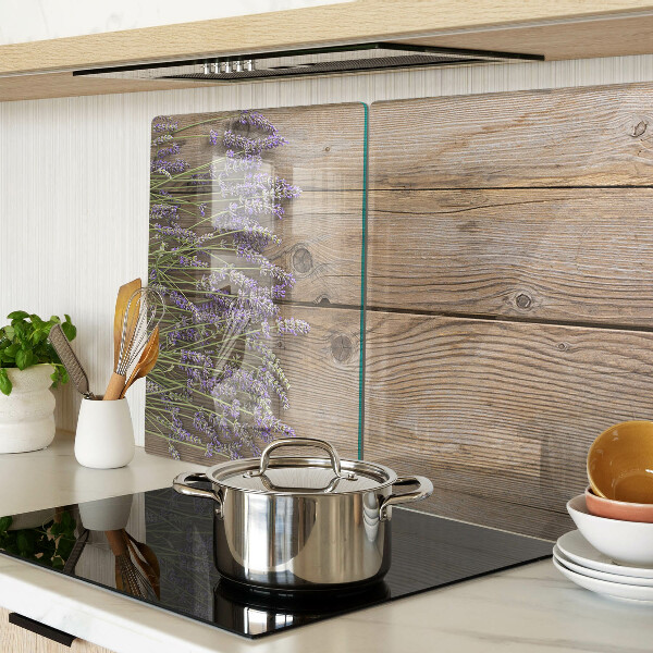 Tabla de cocina Lavanda sobre un fondo de madera