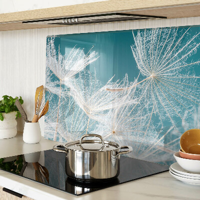 Tabla de cocina Dientes de león sobre un fondo azul